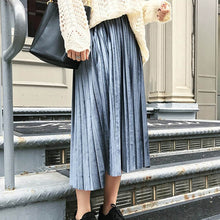 Load image into Gallery viewer, Long Metallic Silver Maxi Pleated Skirt
